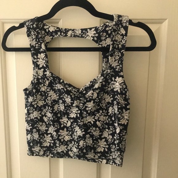 Forever 21 Tops - Forever 21 Black Floral Crop Top